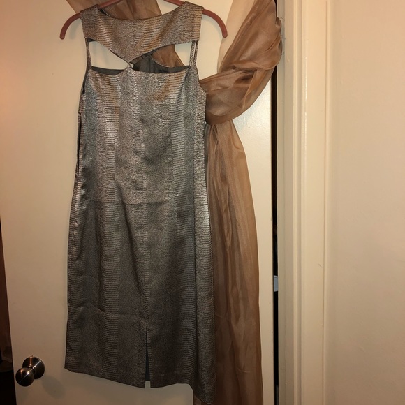 Dress - Picture 2 of 10